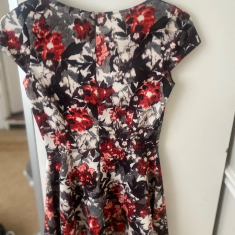 Floral aLove..Ady short dress and cap sleeve - Picture 2 of 5